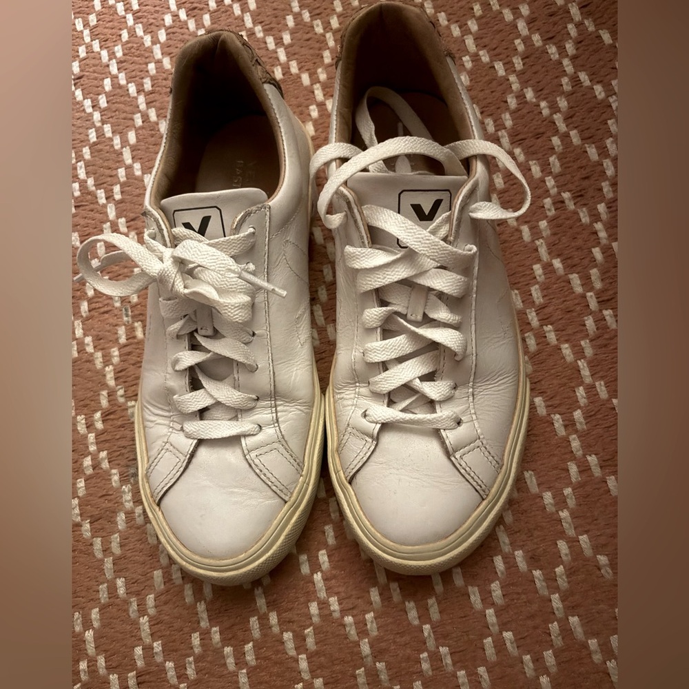Womens Vejas- size 7
